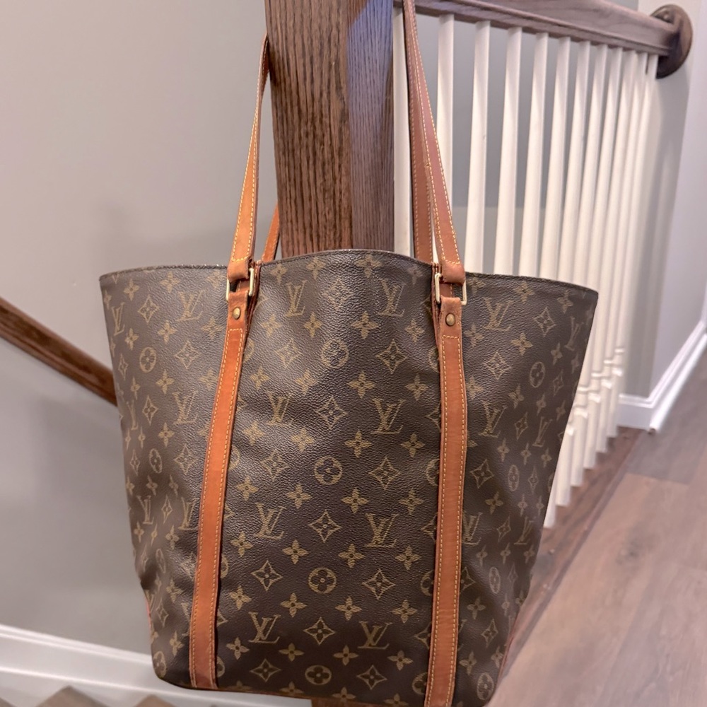 Louis Vuitton Tote ***Good condition ***